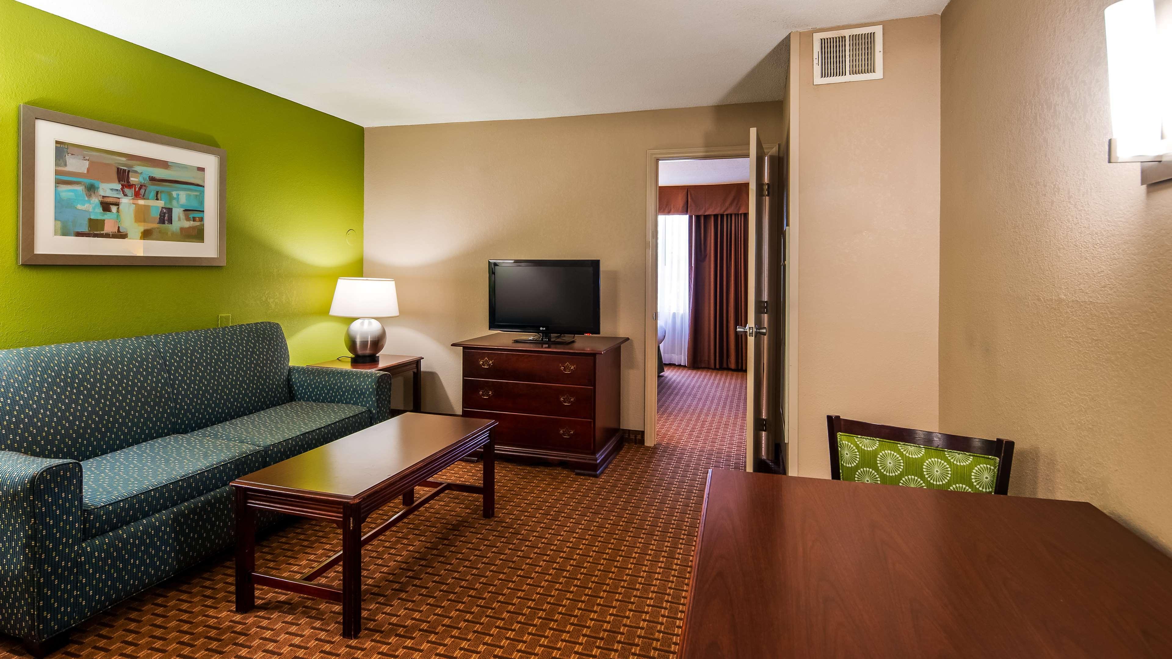 Surestay Plus Hotel By Best Western Raleigh North Downtown Exterior foto