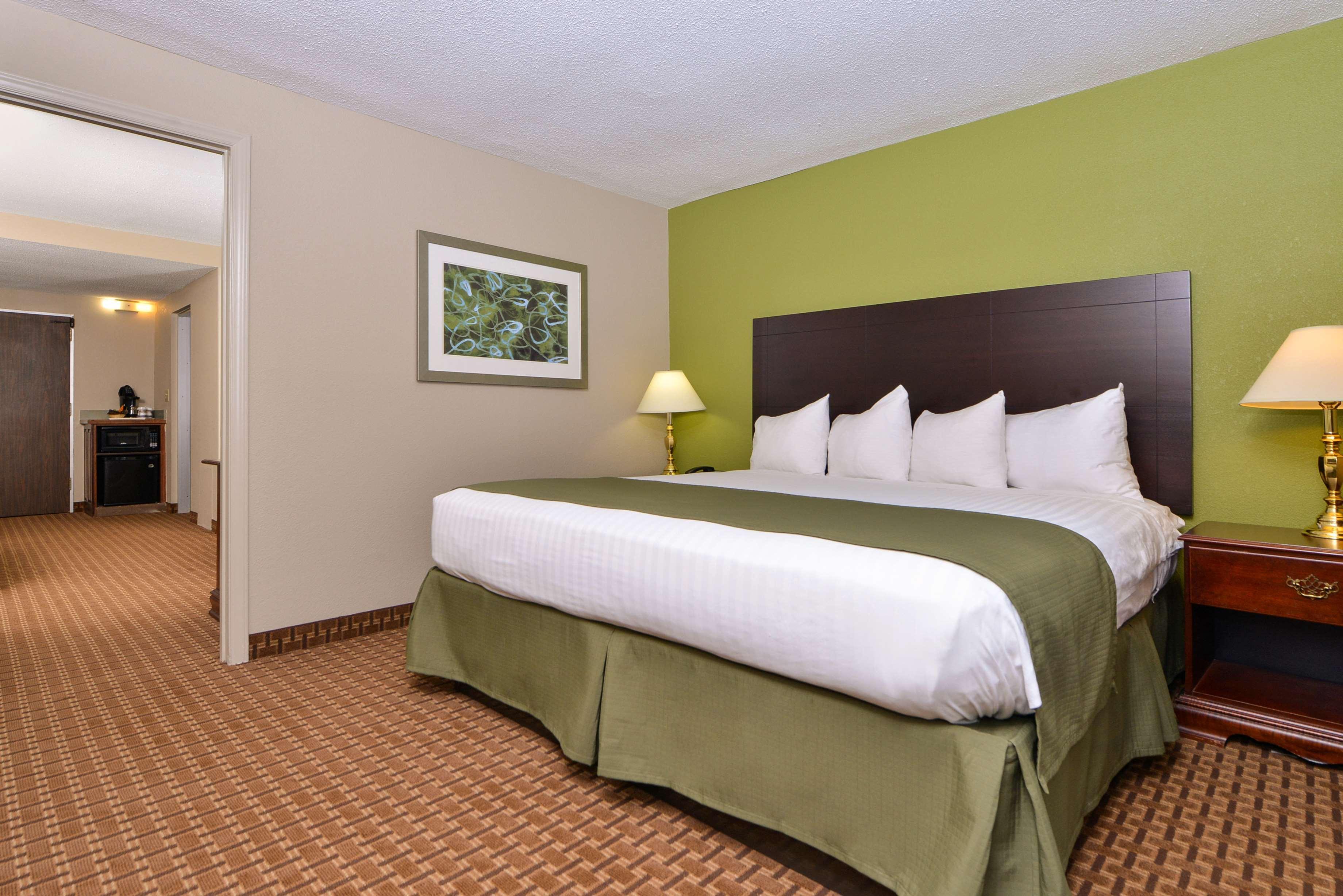 Surestay Plus Hotel By Best Western Raleigh North Downtown Exterior foto
